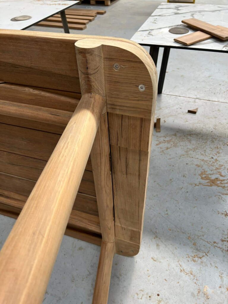 UZ TABLE | YAAZ | 2022