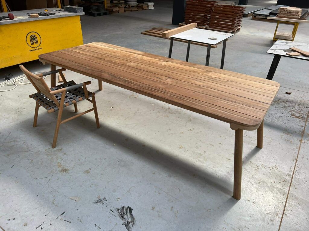UZ TABLE | YAAZ | 2022